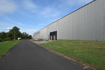 DIETZ: Provisionsfrei und nur 4,- VHB pro m² Logistikhalle zu vermieten! 800 kVA – 14 Rolltore - Sattelzuganfahrt möglich (633833)