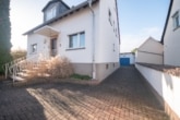 DIETZ: Schickes 1-2 Familienhaus mit tollem Garten und Garage Schaafheim OT Mosbach! - Hofbereich