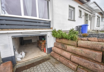 DIETZ: Einzugsbereite 3-4-Zimmer-Wohnung mit Einbauküche, opt. Garage und Klimaanlage – Ruhige Lage! - Garage (668377)