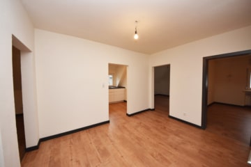 DIETZ: Einzugsbereite 3-4-Zimmer-Wohnung mit Einbauküche, opt. Garage und Klimaanlage – Ruhige Lage! - Diele (668365)