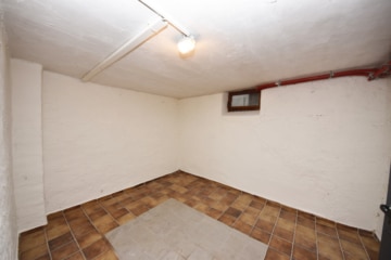 DIETZ: Einzugsbereite 3-4-Zimmer-Wohnung mit Einbauküche, opt. Garage und Klimaanlage – Ruhige Lage! - Eigener Kellerraum (668374)