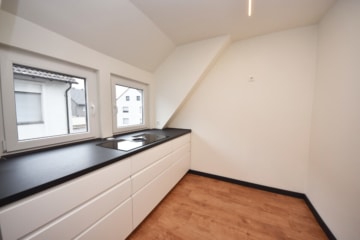 DIETZ: Einzugsbereite 3-4-Zimmer-Wohnung mit Einbauküche, opt. Garage und Klimaanlage – Ruhige Lage! - Einbauküche inklusive (668369)