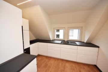 DIETZ: Einzugsbereite 3-4-Zimmer-Wohnung mit Einbauküche, opt. Garage und Klimaanlage – Ruhige Lage! - Einbauküche inklusive (668367)