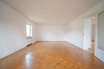 DIETZ: EFH im ruhigen Wohngebiet von Dieburg mit Garage, Freisitz und Garten auf 755 m² Grundstück - Wohnzimmer EG (687184)