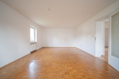 DIETZ: EFH im ruhigen Wohngebiet von Dieburg mit Garage, Freisitz und Garten auf 755 m² Grundstück - Wohnzimmer EG (700208)