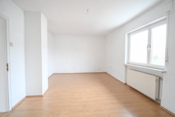 DIETZ: EFH im ruhigen Wohngebiet von Dieburg mit Garage, Freisitz und Garten auf 755 m² Grundstück - Schlafzimmer 1 von 3 OG (662546)