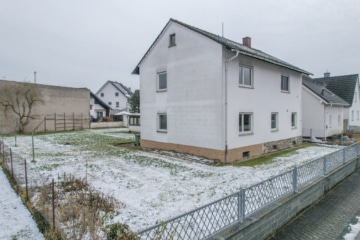 DIETZ: EFH im ruhigen Wohngebiet von Dieburg mit Garage, Freisitz und Garten auf 755 m² Grundstück - Außenansicht (662586)