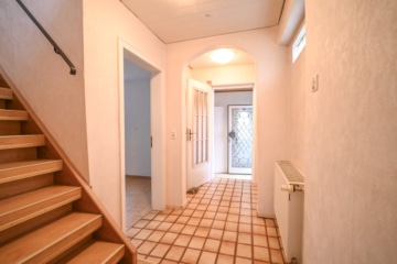 DIETZ: EFH im ruhigen Wohngebiet von Dieburg mit Garage, Freisitz und Garten auf 755 m² Grundstück - Flur EG (662545)