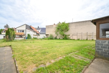 DIETZ: EFH im ruhigen Wohngebiet von Dieburg mit Garage, Freisitz und Garten auf 755 m² Grundstück - Garten (678530)