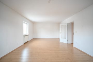 DIETZ: EFH im ruhigen Wohngebiet von Dieburg mit Garage, Freisitz und Garten auf 755 m² Grundstück - Schlafzimmer 2 von 3 OG (662549)