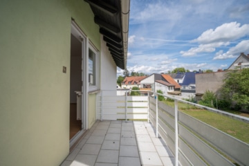 DIETZ: EFH im ruhigen Wohngebiet von Dieburg mit Garage, Freisitz und Garten auf 755 m² Grundstück - Balkon OG (687206)