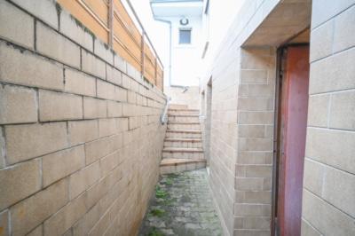 DIETZ: EFH im ruhigen Wohngebiet von Dieburg mit Garage, Freisitz und Garten auf 755 m² Grundstück - Treppenabgang in das Kellergeschoss (700244)