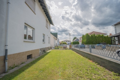 DIETZ: EFH im ruhigen Wohngebiet von Dieburg mit Garage, Freisitz und Garten auf 755 m² Grundstück - Garten (700249)