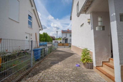 DIETZ: EFH im ruhigen Wohngebiet von Dieburg mit Garage, Freisitz und Garten auf 755 m² Grundstück - Einfahrt (700245)
