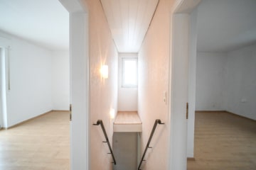 DIETZ: EFH im ruhigen Wohngebiet von Dieburg mit Garage, Freisitz und Garten auf 755 m² Grundstück - Flur OG (662556)