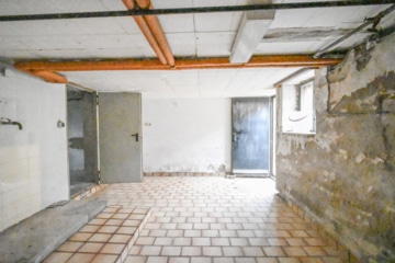 DIETZ: EFH im ruhigen Wohngebiet von Dieburg mit Garage, Freisitz und Garten auf 755 m² Grundstück - Waschküche KG (662564)