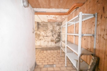 DIETZ: EFH im ruhigen Wohngebiet von Dieburg mit Garage, Freisitz und Garten auf 755 m² Grundstück - Waschküche KG (662567)