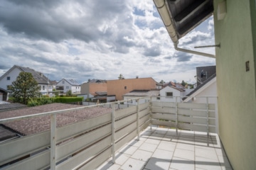 DIETZ: EFH im ruhigen Wohngebiet von Dieburg mit Garage, Freisitz und Garten auf 755 m² Grundstück - Balkon OG (687208)