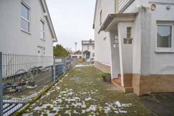 DIETZ: EFH im ruhigen Wohngebiet von Dieburg mit Garage, Freisitz und Garten auf 755 m² Grundstück - Hofeinfahrt (662580)