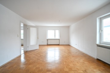 DIETZ: EFH im ruhigen Wohngebiet von Dieburg mit Garage, Freisitz und Garten auf 755 m² Grundstück - Wohnzimmer EG (662536)