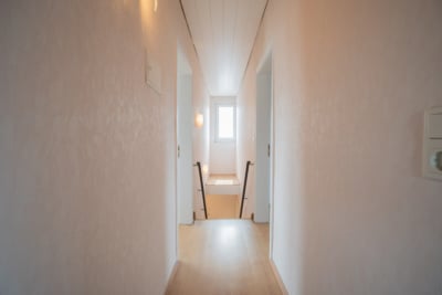 DIETZ: EFH im ruhigen Wohngebiet von Dieburg mit Garage, Freisitz und Garten auf 755 m² Grundstück - Flur OG (700227)