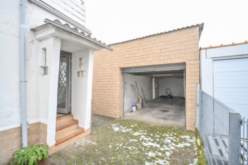 DIETZ: EFH im ruhigen Wohngebiet von Dieburg mit Garage, Freisitz und Garten auf 755 m² Grundstück - Eingangsbereich (662570)