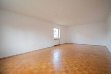 DIETZ: EFH im ruhigen Wohngebiet von Dieburg mit Garage, Freisitz und Garten auf 755 m² Grundstück - Wohnzimmer EG (687183)