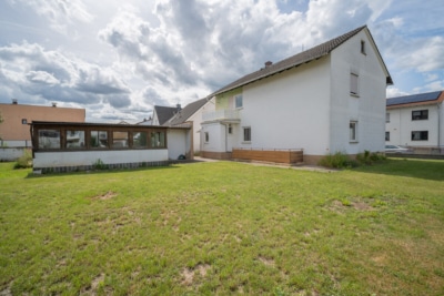 DIETZ: EFH im ruhigen Wohngebiet von Dieburg mit Garage, Freisitz und Garten auf 755 m² Grundstück - Garten (700206)