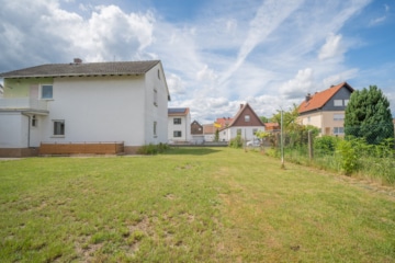 DIETZ: EFH im ruhigen Wohngebiet von Dieburg mit Garage, Freisitz und Garten auf 755 m² Grundstück - Garten (687234)