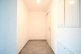 Flur - DIETZ: Moderne und helle 2-Zimmerwohnung im EG! mit 2 TG-Stellplatz und Kellerraum!
