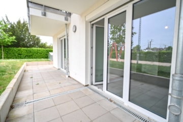 DIETZ: Moderne und helle 2-Zimmerwohnung im EG! mit 2 TG-Stellplatz und Kellerraum! - überdachte Terrasse (678535)