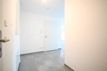 DIETZ: Moderne und helle 2-Zimmerwohnung im EG! mit 2 TG-Stellplatz und Kellerraum! - Flur (678543)