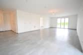 Offener Wohn- und Essbereich - DIETZ: Moderne und helle 2-Zimmerwohnung im EG! mit 2 TG-Stellplatz und Kellerraum!