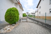 TG-Einfahrt - DIETZ: Gepflegte 2 Zimmer – Erdgeschosswohnung mit Balkon und Kellerraum in Eppertshausen!