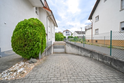 DIETZ: Gepflegte 2 Zimmer – Erdgeschosswohnung mit Balkon und Kellerraum in Eppertshausen! - TG-Einfahrt (697723)