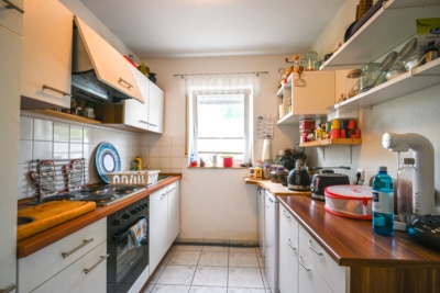 DIETZ: Gepflegte 2 Zimmer – Erdgeschosswohnung mit Balkon und Kellerraum in Eppertshausen! - Küche (697714)