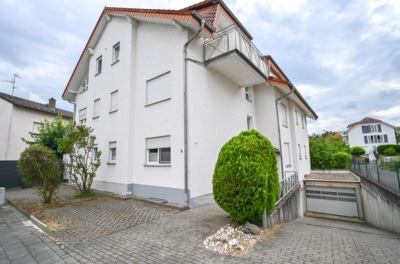 DIETZ: Gepflegte 2 Zimmer – Erdgeschosswohnung mit Balkon und Kellerraum in Eppertshausen! - Außenansicht (697724)