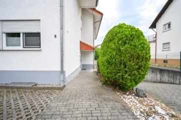 DIETZ: Gepflegte 2 Zimmer – Erdgeschosswohnung mit Balkon und Kellerraum in Eppertshausen! - Außenansicht (693043)