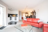 Wohn- und Essbereich - DIETZ: Gepflegte 2-Zimmer-Eigentumswohnung mit Balkon, Einbauküche, Stellplatz und Kellerraum!