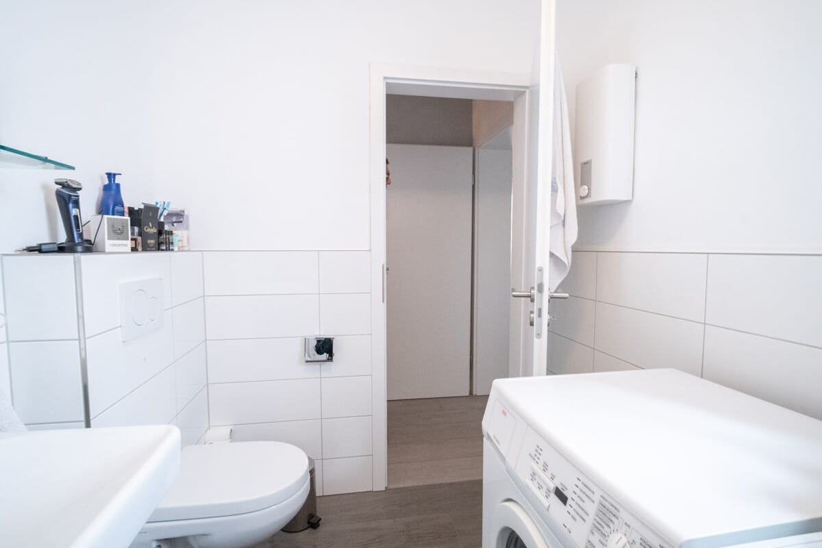 Tageslichtbadezimmer mit Wanne