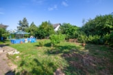 Gartenteil 2 von 2 - DIETZ: Großzügiges modernisiertes 2 Familienhaus auf großem Grundstück in der Gustav-Hacker-Siedlung