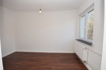 DIETZ: Helle 2-Zimmer-Wohnung mit neuer Einbauküche! - Schlafzimmer (683188)