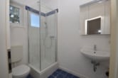 Duschbadezimmer - DIETZ: Helle 2-Zimmer-Wohnung mit neuer Einbauküche!
