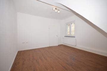 DIETZ: Helle 2-Zimmer-Wohnung mit neuer Einbauküche! - Wohnbereich (683185)
