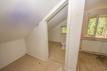 DIETZ: Sanierungsbedürftiges Hotel in idyllischer Waldrandlage von Weiterstadt mit 33 Zimmern! - Toilette 2.OG (679006)
