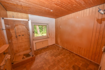 DIETZ: Sanierungsbedürftiges Hotel in idyllischer Waldrandlage von Weiterstadt mit 33 Zimmern! - Badezimmer EG (678959)