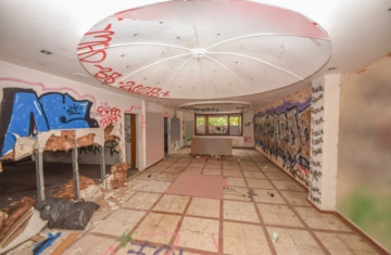 DIETZ: Sanierungsbedürftiges Hotel in idyllischer Waldrandlage von Weiterstadt mit 33 Zimmern! - Speise- und Aufenthaltsraum EG (678996)