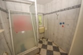 Duschbad 1.OG - DIETZ: Sanierungsbedürftiges Hotel in idyllischer Waldrandlage von Weiterstadt mit 33 Zimmern!