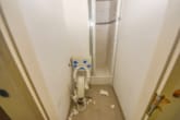 Duschbad 2.OG - DIETZ: Sanierungsbedürftiges Hotel in idyllischer Waldrandlage von Weiterstadt mit 33 Zimmern!