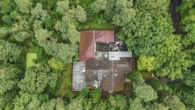 Draufsicht - DIETZ: Sanierungsbedürftiges Hotel in idyllischer Waldrandlage von Weiterstadt mit 33 Zimmern!